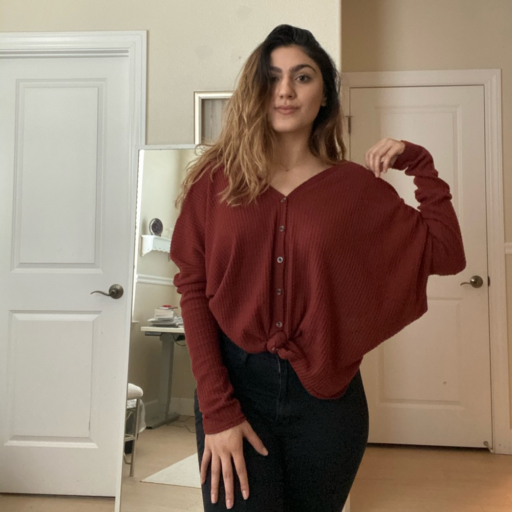 URBAN OUTFITTERS RED HI-LOW BUTTON UP LONG SLEEVE